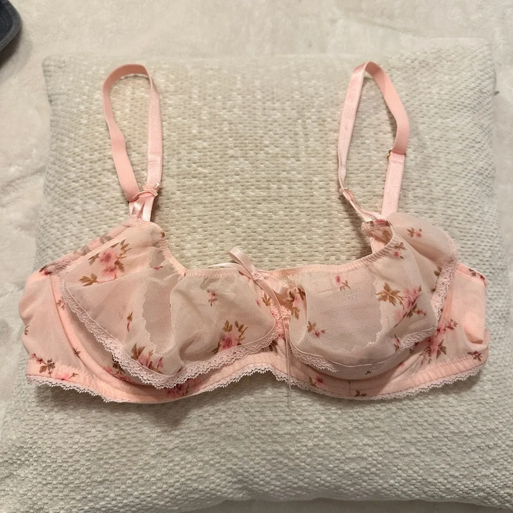 Victoria's Secret Pink Floral Lace Bra - Picture 2 of 8